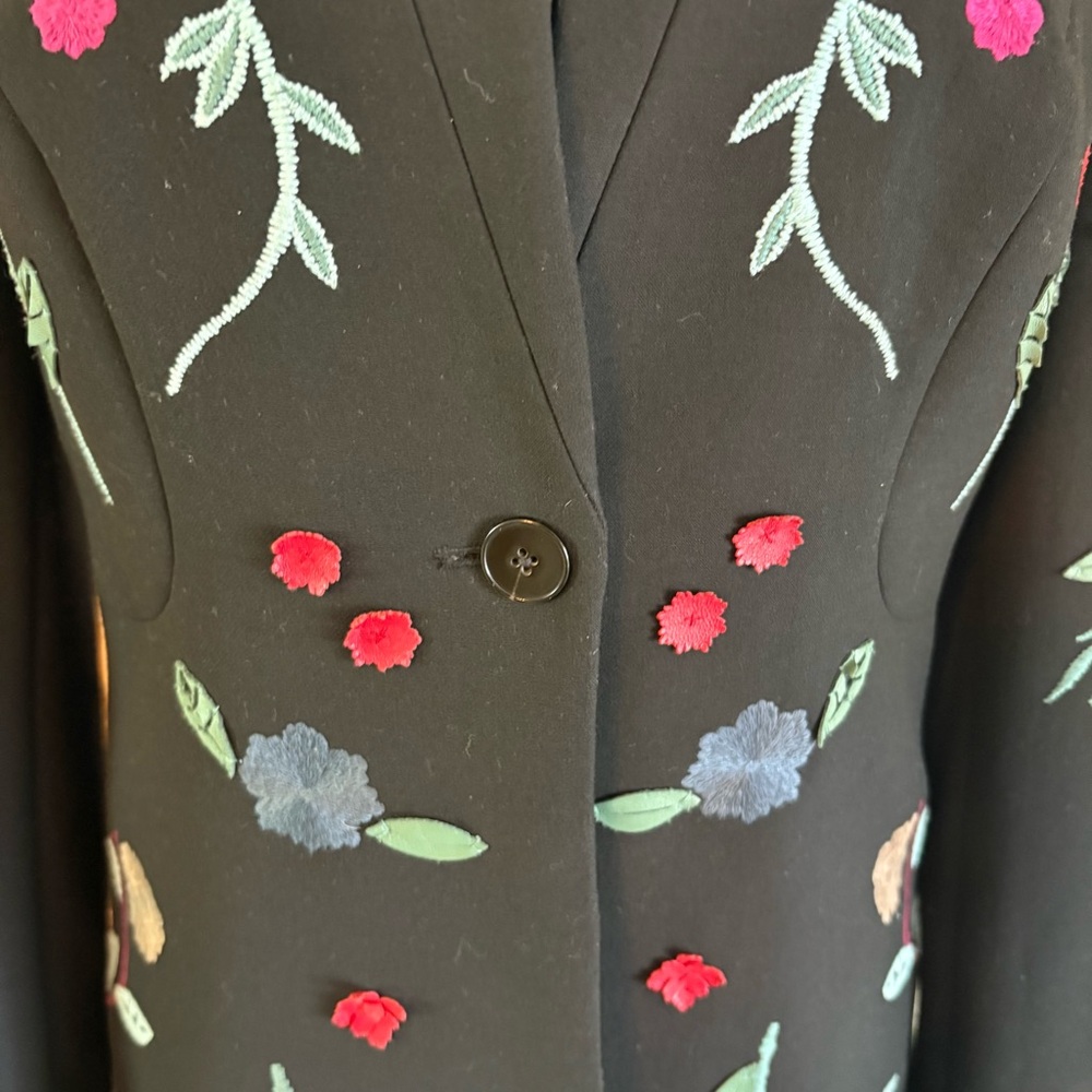 CARLISLE COLLECTION Designer Black Blazer. Leather Flowers! Embroidered. Size 4 - Picture 5 of 16